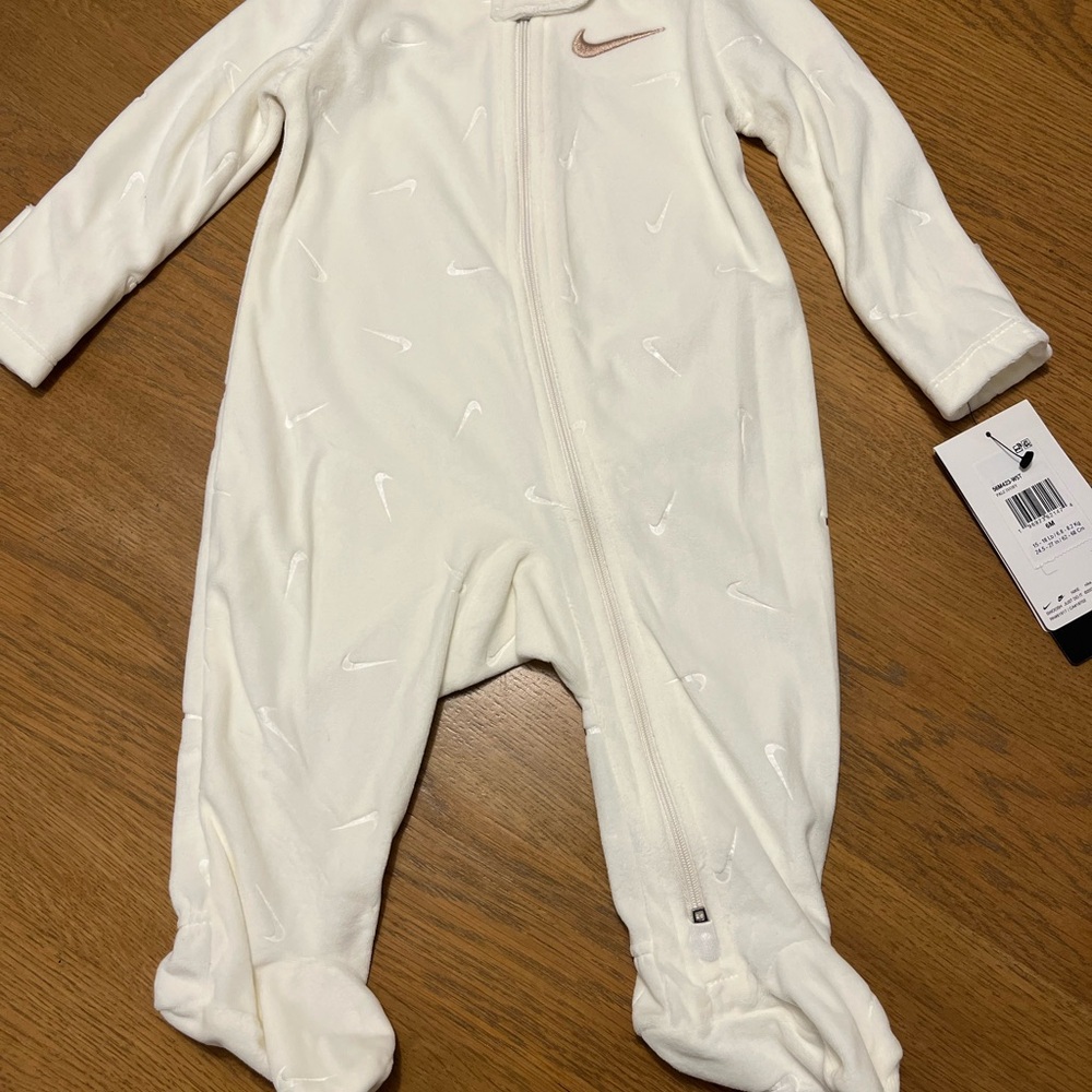 NWT Nike Cream Baby Footie